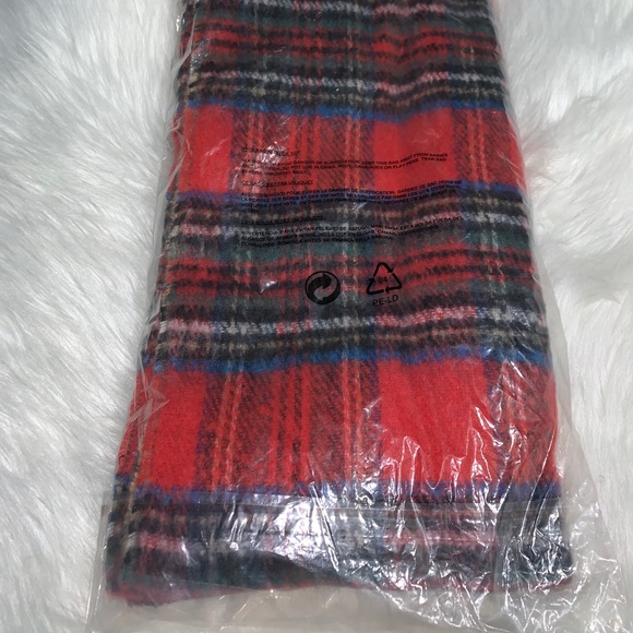 π STEVE MADDEN Red Plaid & Animal Print Reversible Blanket Scarf OS. NIP! - Picture 3 of 6